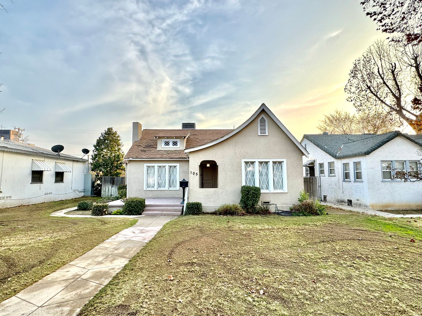 Bakersfield House: 105 Pacific St