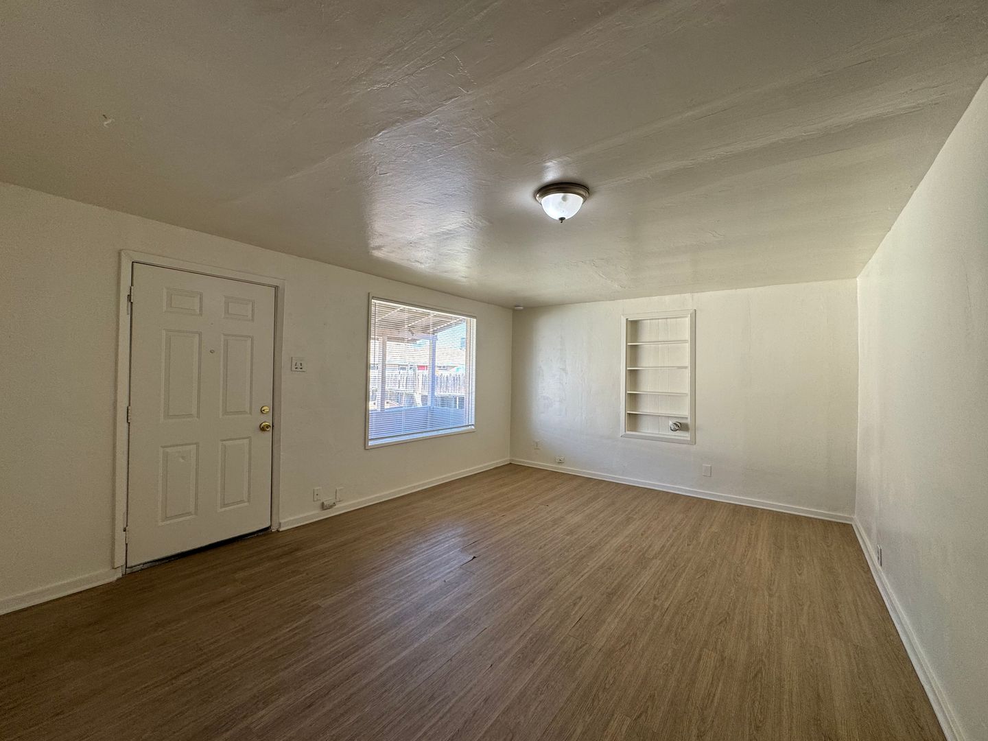 Bakersfield Apartment: 209 W. Warren Avenue