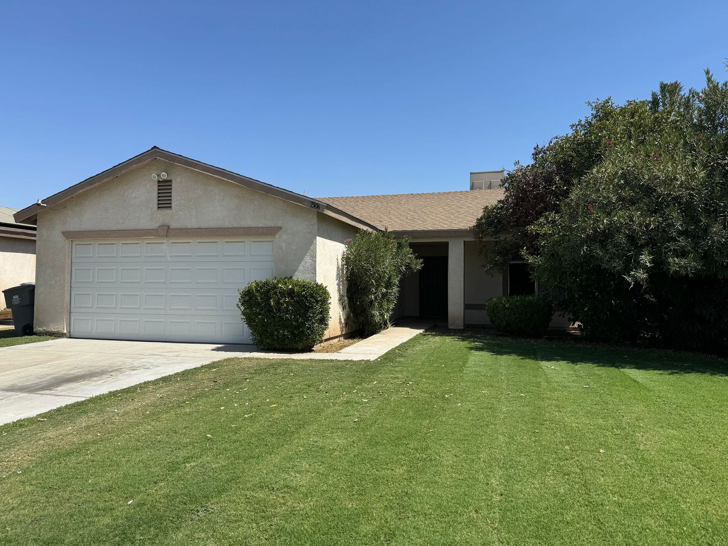 Bakersfield House: 7506 Cross Glade St.