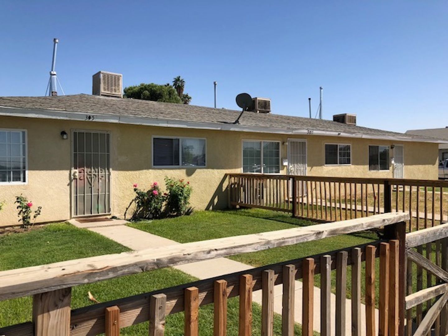 Bakersfield Apartment: Beale Ave