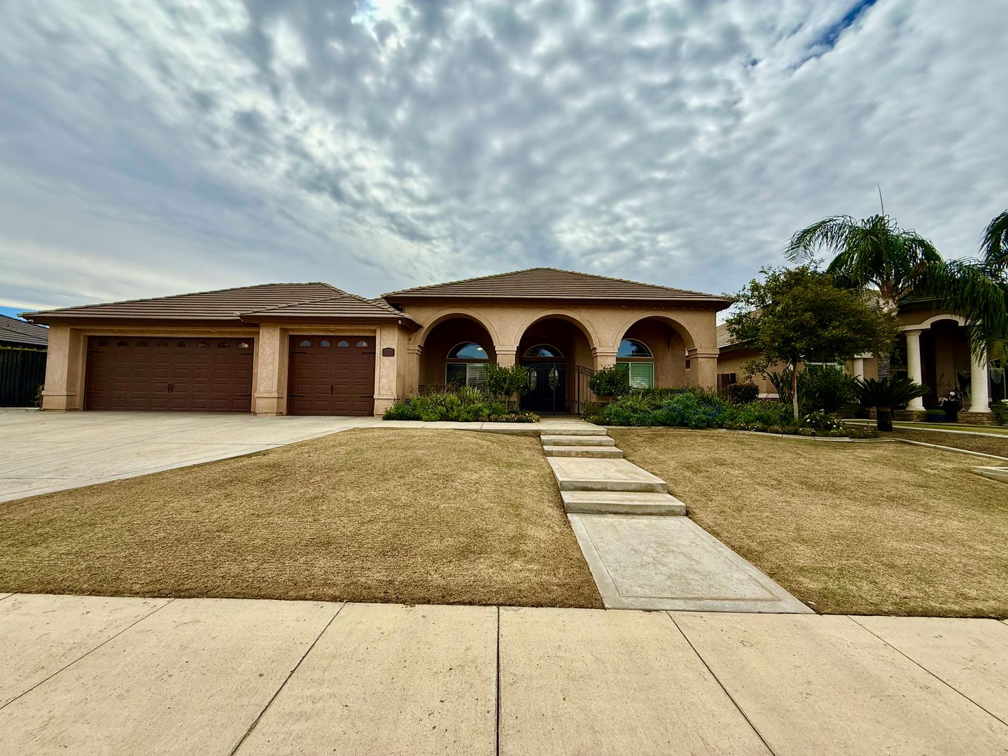 Bakersfield House: 15417 Sequoia Grove Ave