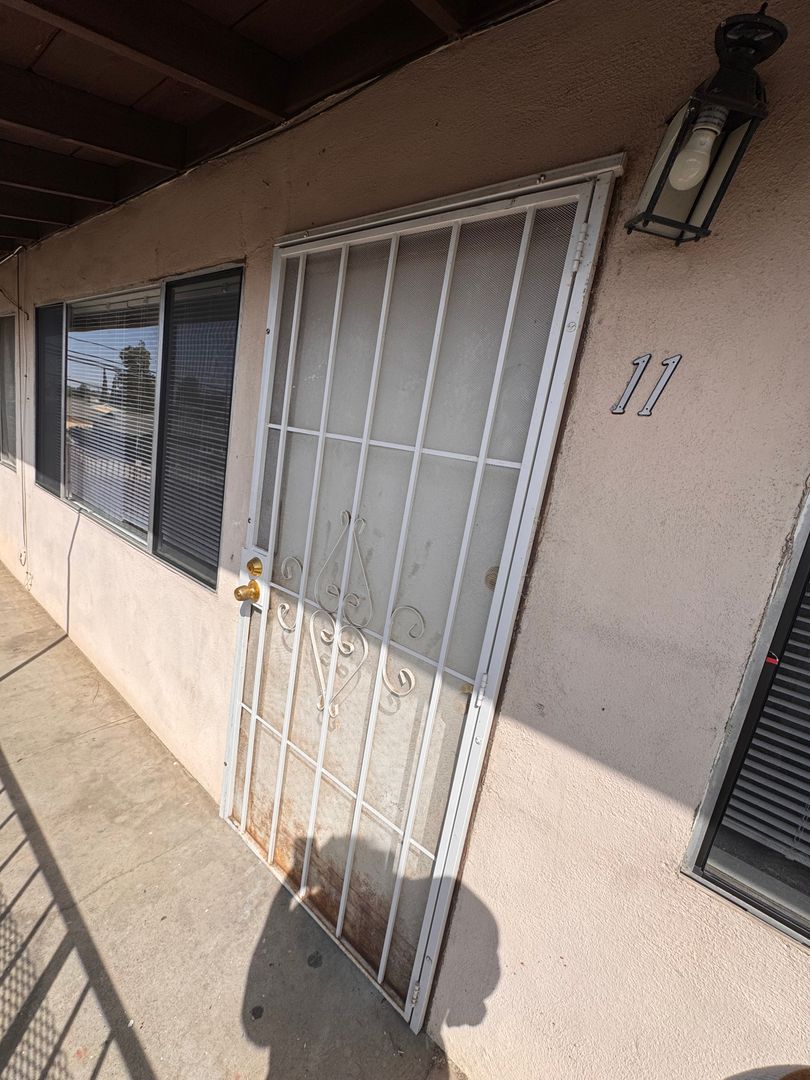 Bakersfield Apartment: 426 S Real Rd.