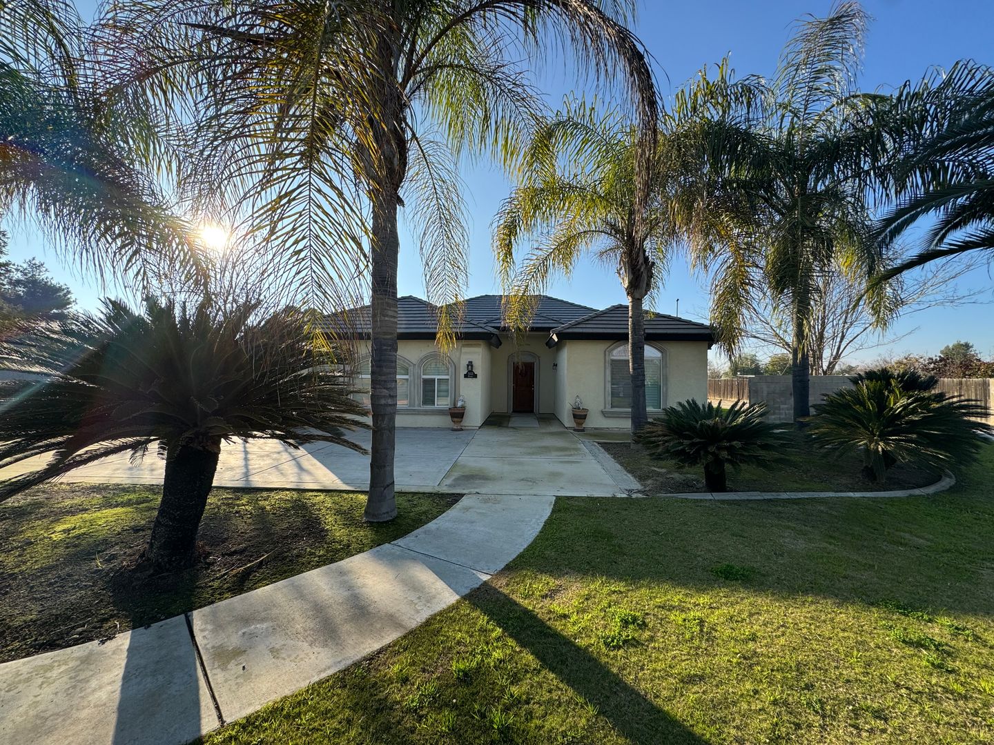Bakersfield House: 5553 Bussell Rd.