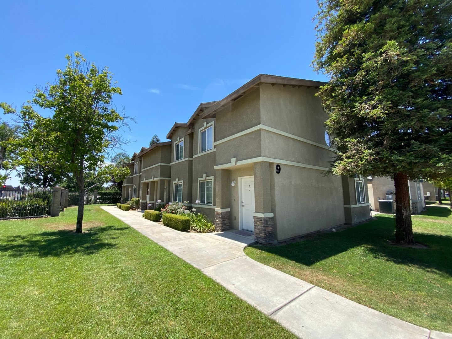 Bakersfield Apartment: 600 Hosking Building #9