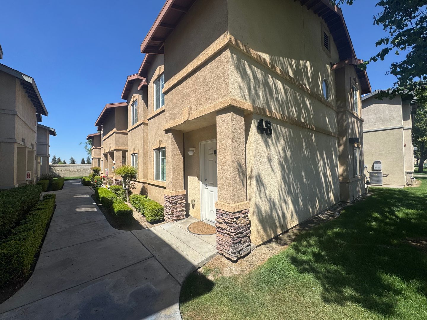 Bakersfield Apartment: 600 Hosking Ave Building 48
