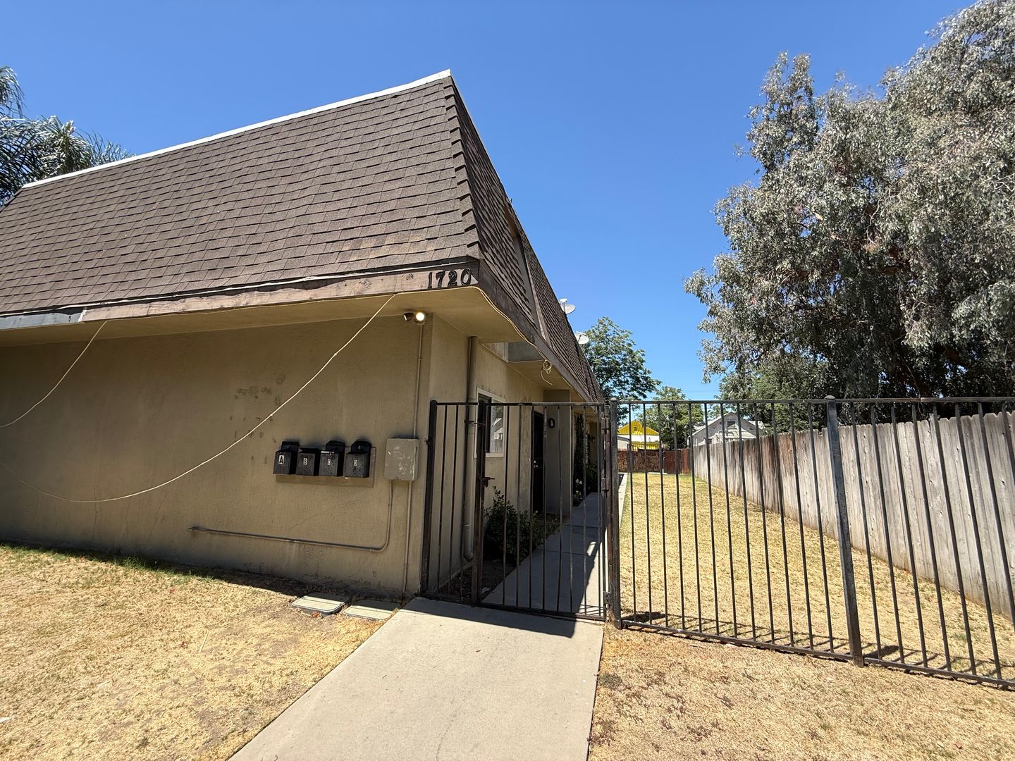 Bakersfield Apartment: 1720 Orange Street