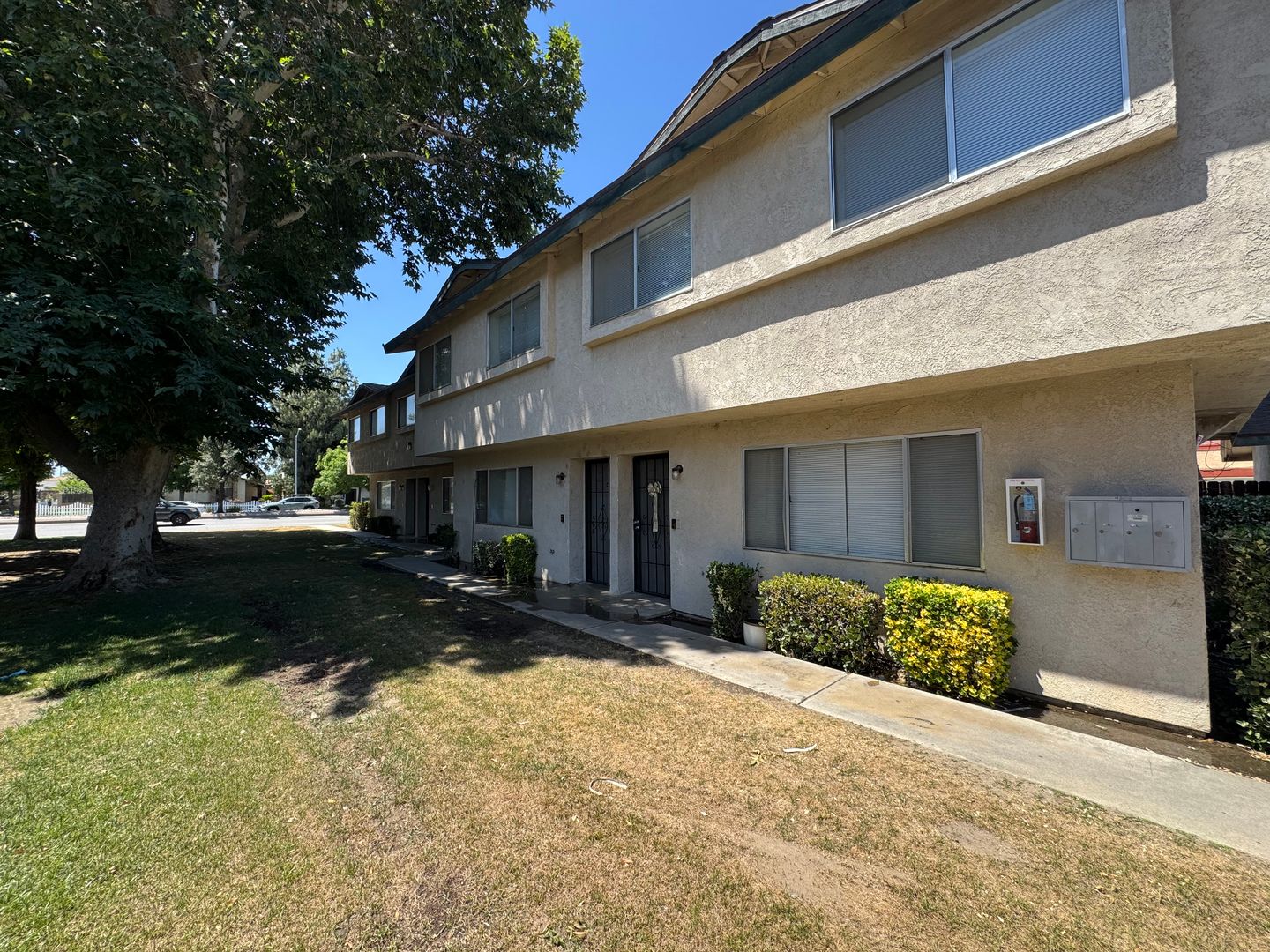 Bakersfield Apartment: 4208 White Lane