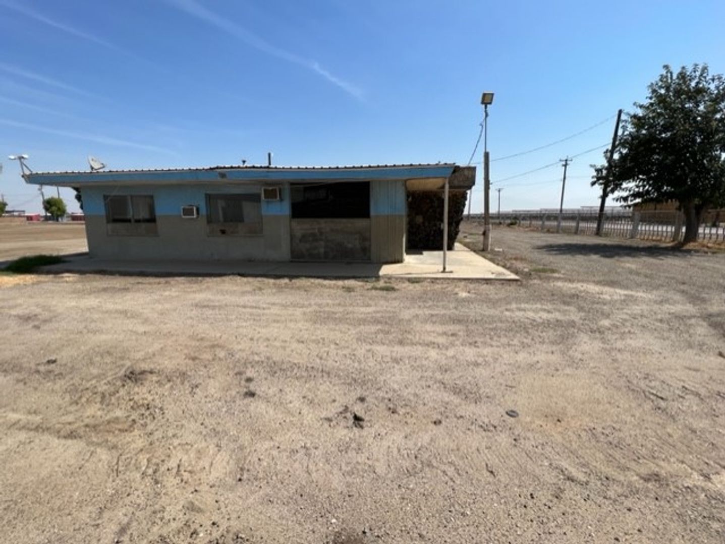 Bakersfield House: 1092 E. Hosking Ave