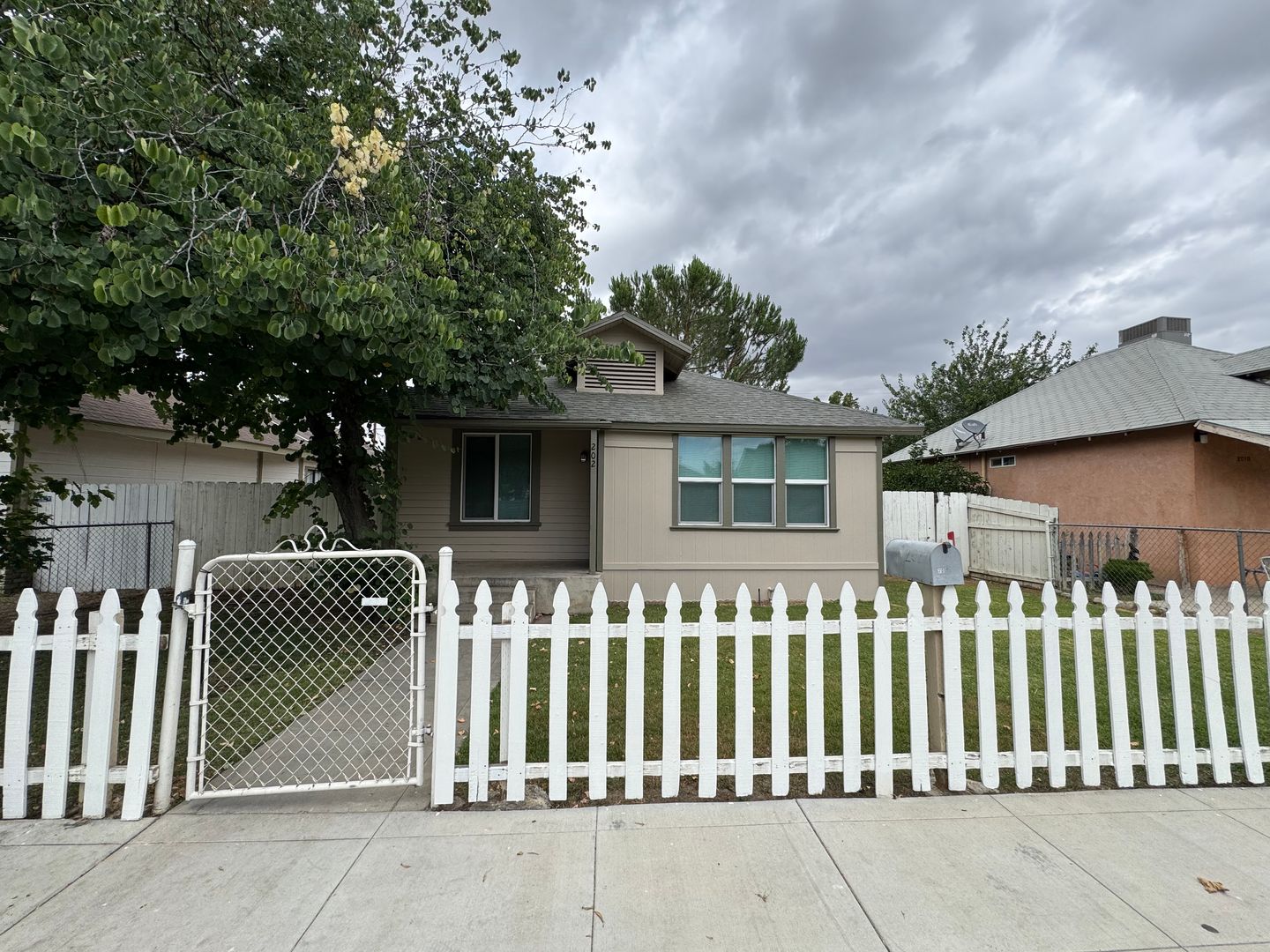 Bakersfield House: 2022 Maple Avenue