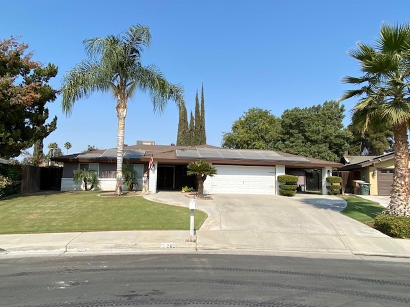 Bakersfield House: 2620 Hempsted Ln