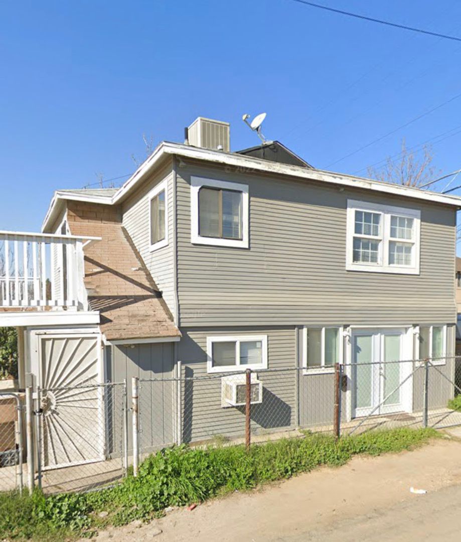 Bakersfield Apartment: 400 Washington Avenue