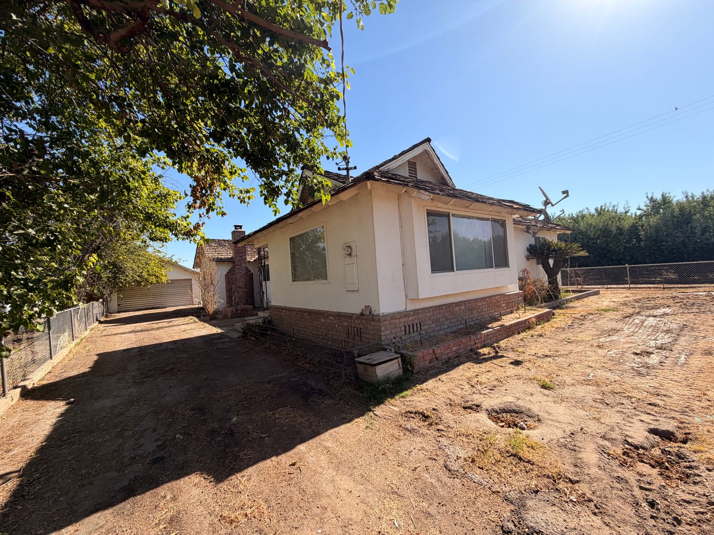 Bakersfield House: 8914 S. Union Ave
