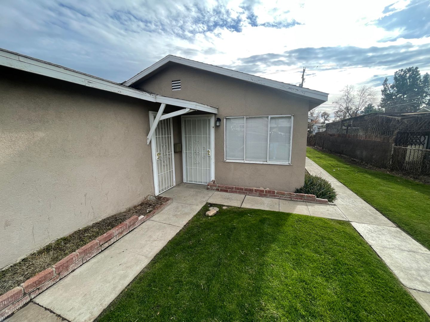 Bakersfield Apartment: 803 Knotts Dr