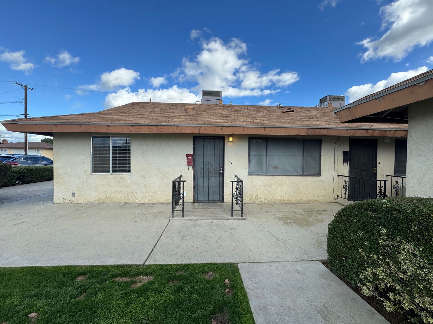 Bakersfield Apartment: 3418 N. Chester Ave