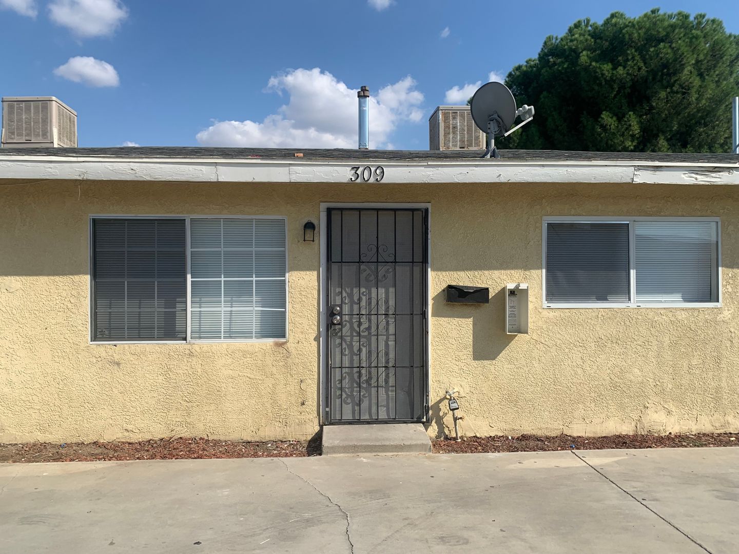 Bakersfield Apartment: Beale Ave