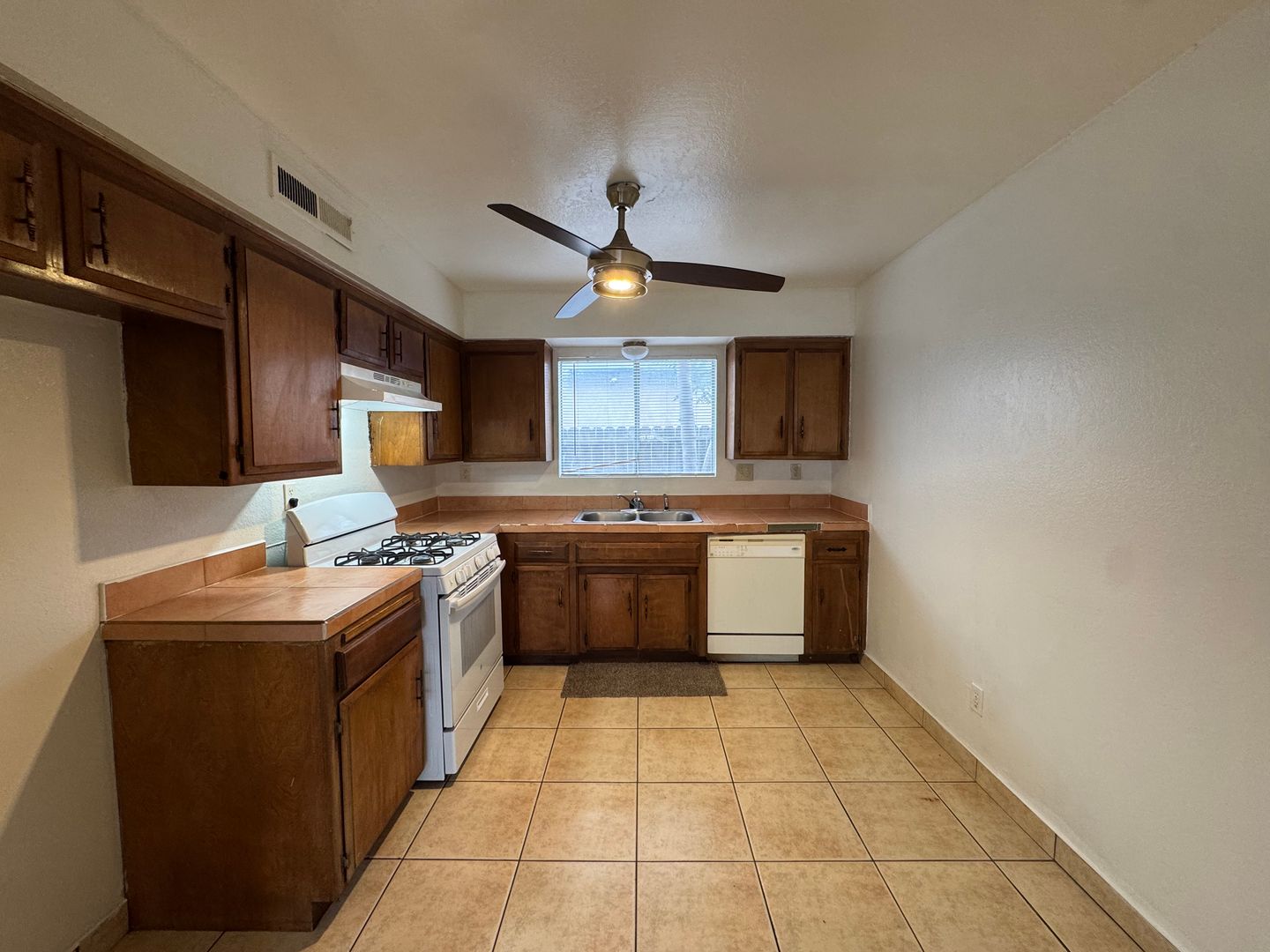 Bakersfield Apartment: 1919 Forrest Street