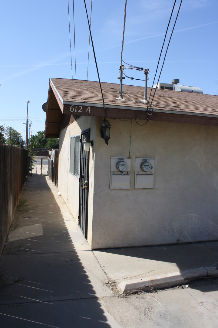 Bakersfield Apartment: 612 Norris Road