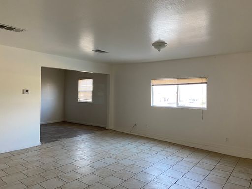 Huge 3 bedroom! – photo 1