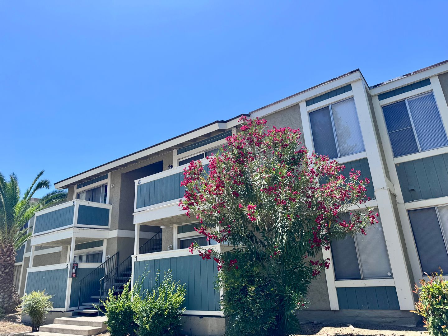 Bakersfield Apartment: 4830 Columbus Street