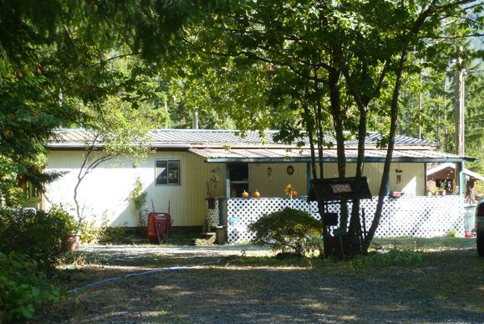 Maple Falls House: 8395 Golden Vly Blvd