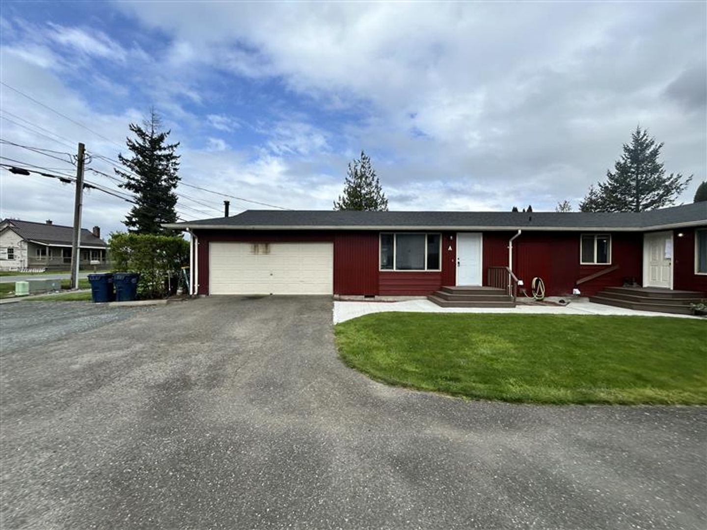 Sumas Apartment: 550 Front St