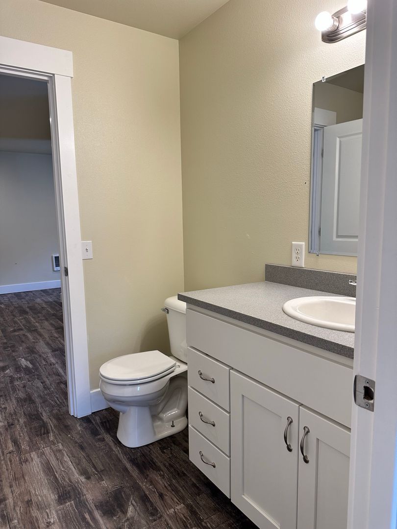 Sumas Apartment: 207 Morton Street