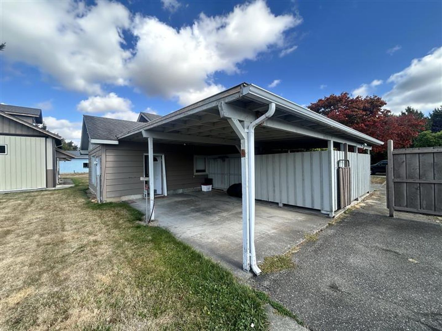Lynden House: 8663 Depot Rd