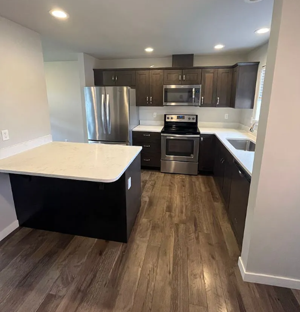Lynden Apartment: 2255 Bluestem St