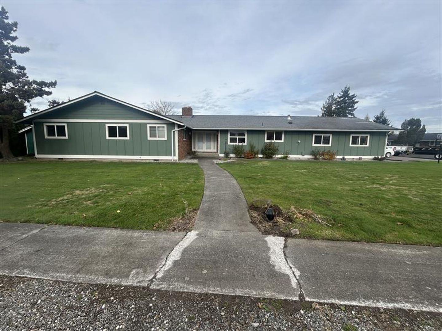 Everson Apartment: 209 E. 3rd St.