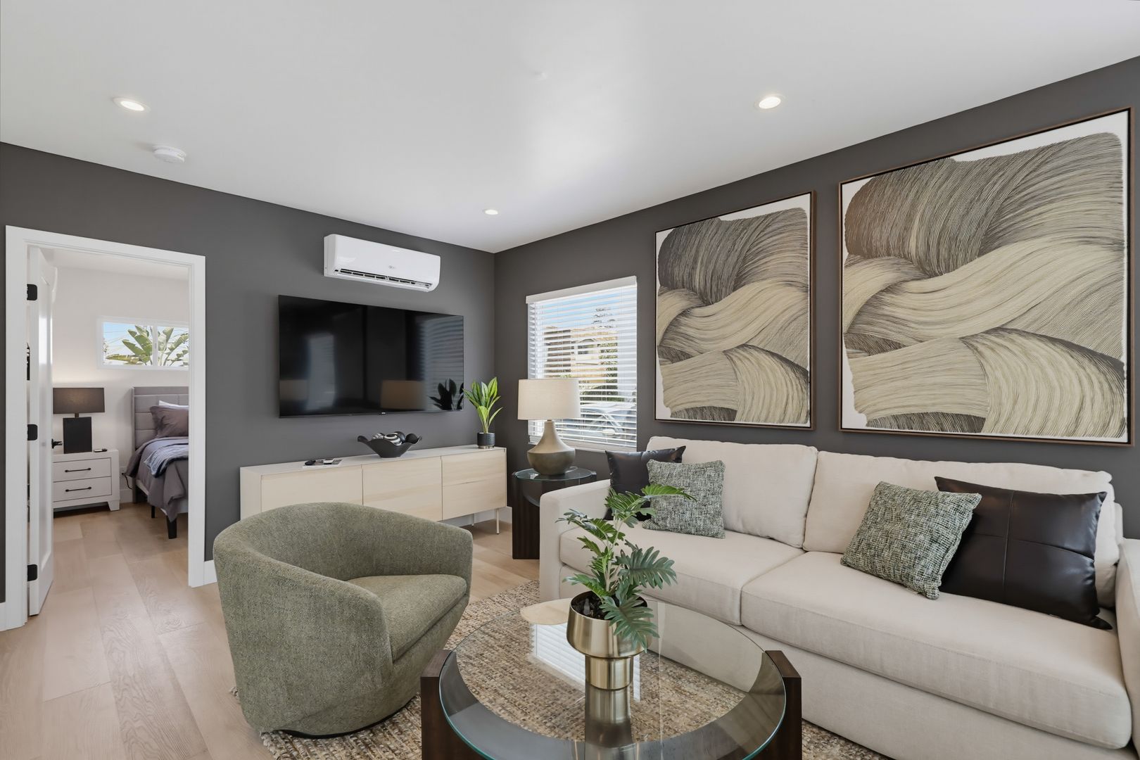 San Diego Apartment: 422, 424, 426 Arbor Dr.