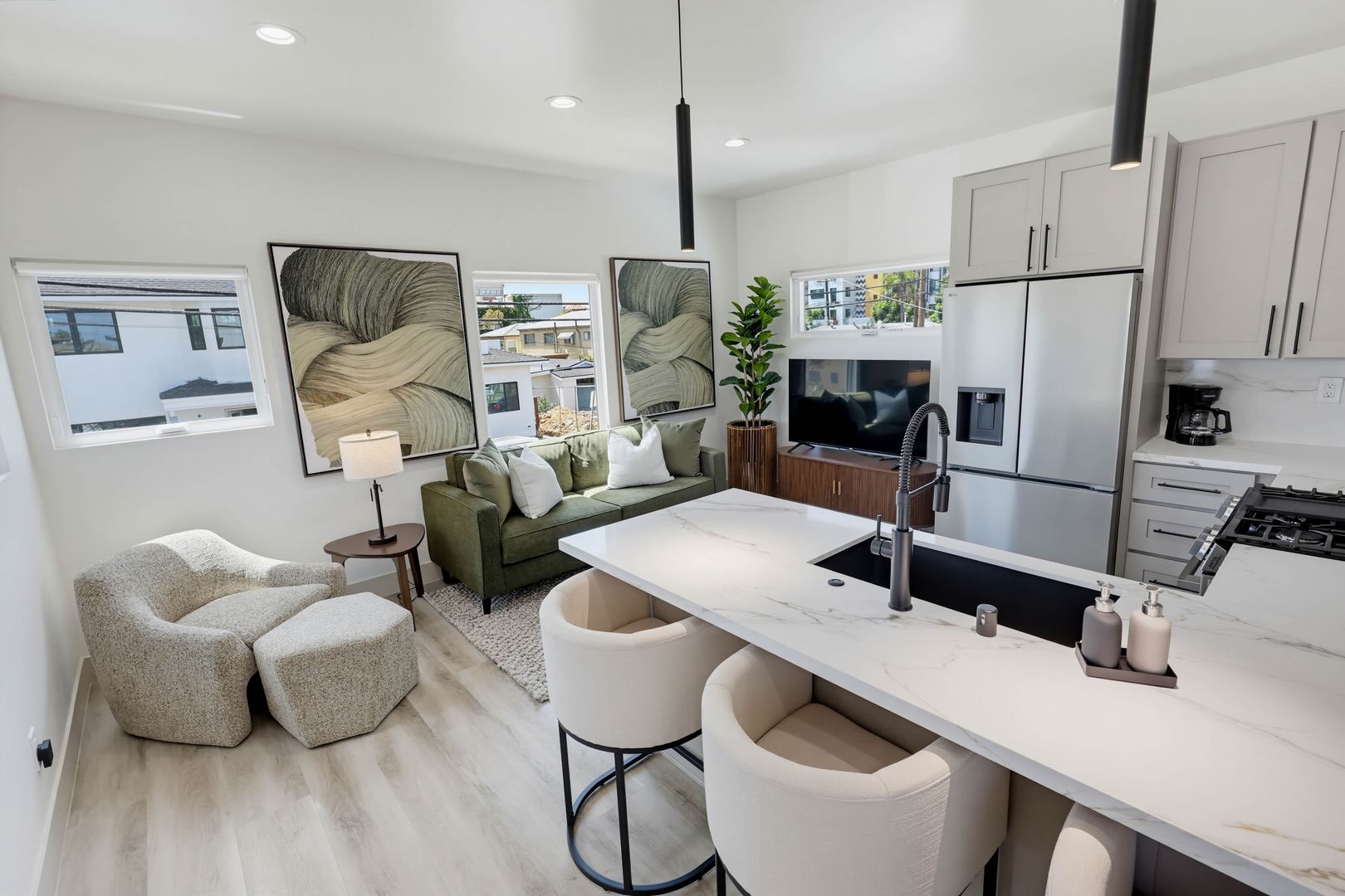 San Diego Apartment: 422, 424, 426 Arbor Dr.