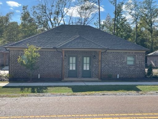 1 Bed 1 Bath Rental at 4910 S. Lamar Blvd, Oxford, MS – photo 1
