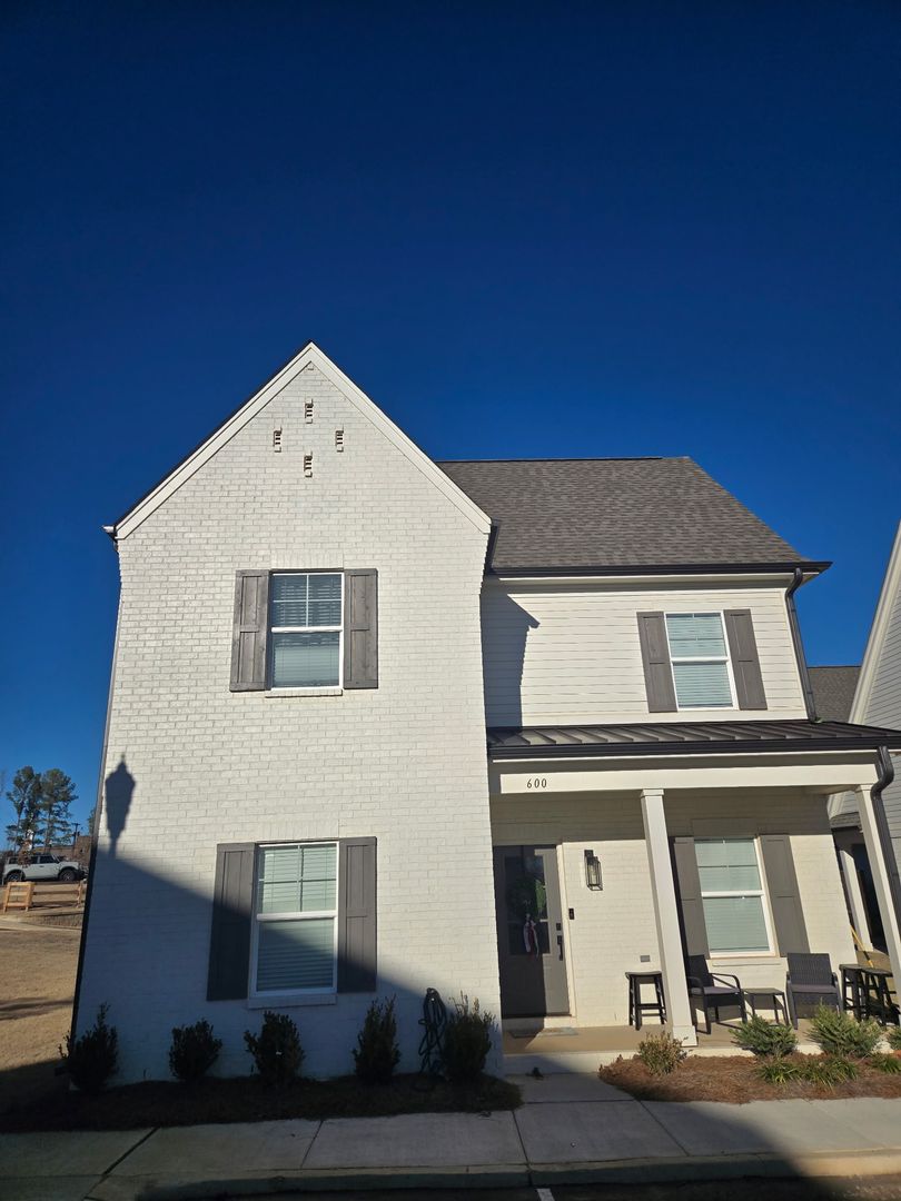 Oxford House: 600 Cottage Grove Circle