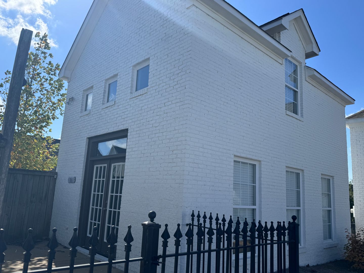 Oxford Townhome: 100 Mondrian Place