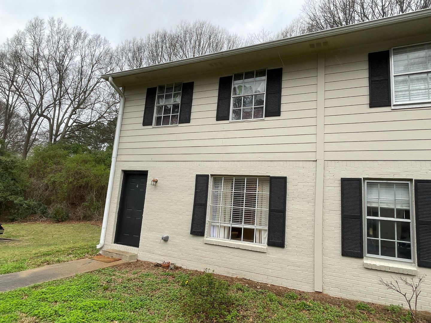 Oxford Apartment: 1750 Jefferson Avenue