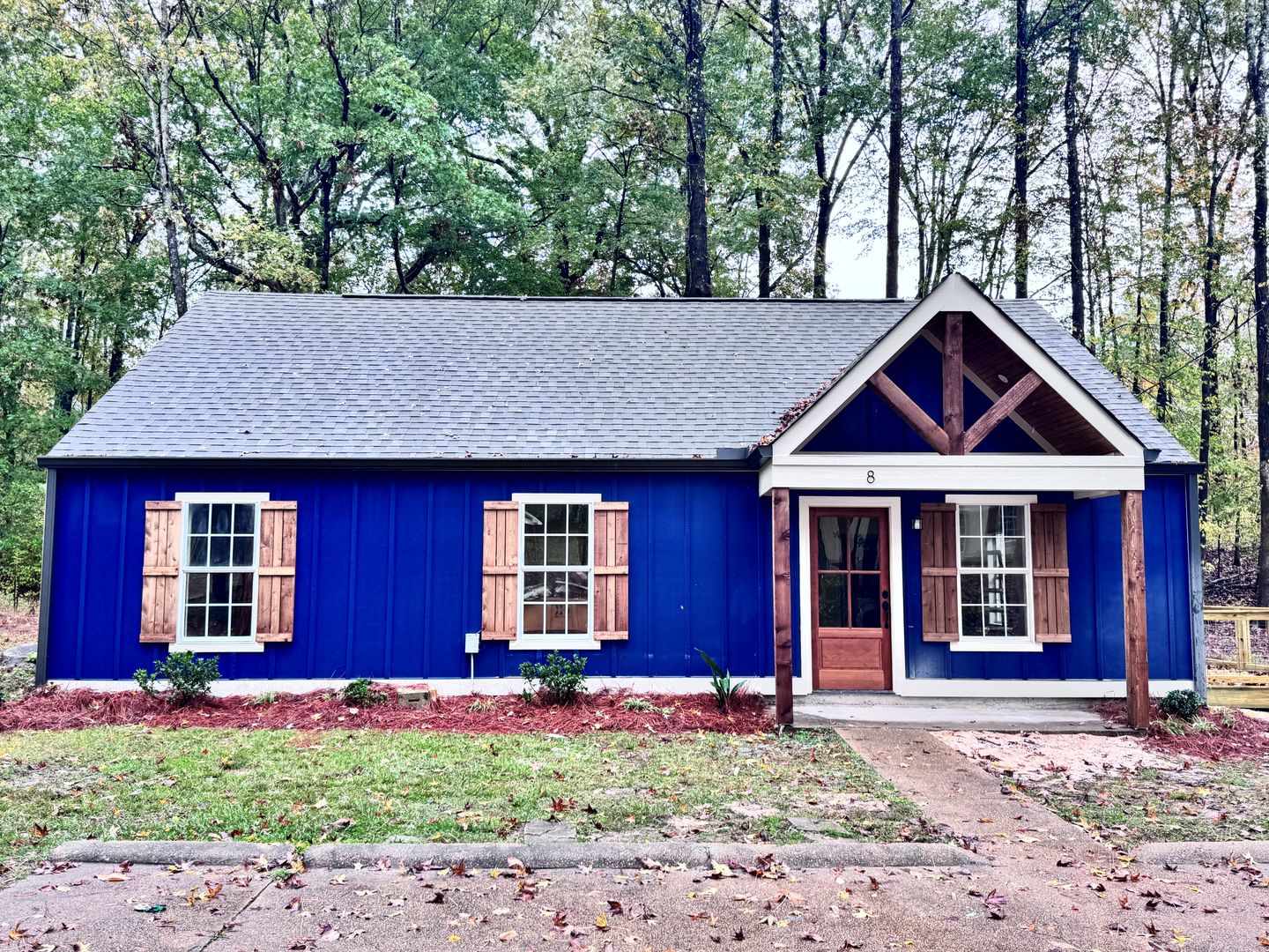 Oxford Apartment: 8 CR 1069