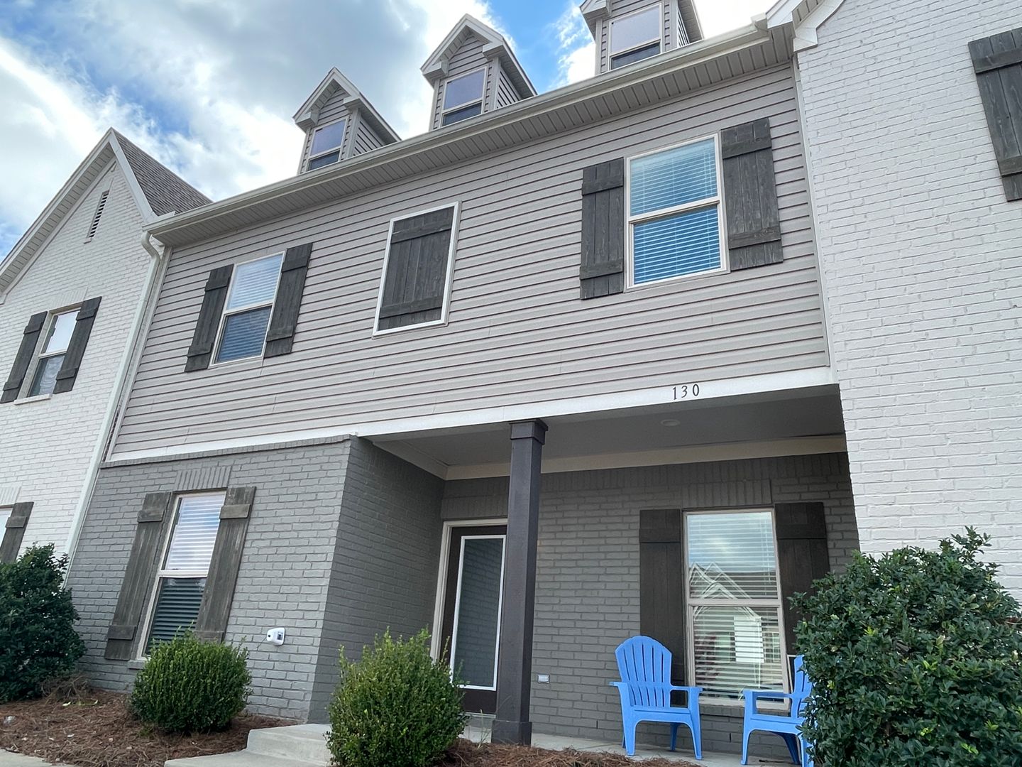 Oxford House: 130 Robbins Circle