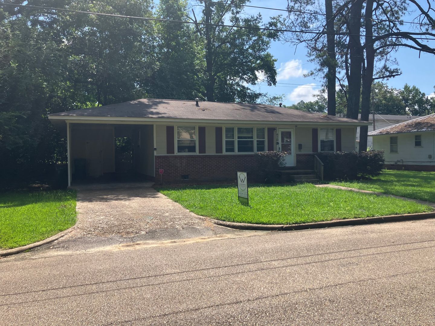 Tupelo House: 620 Hibner St
