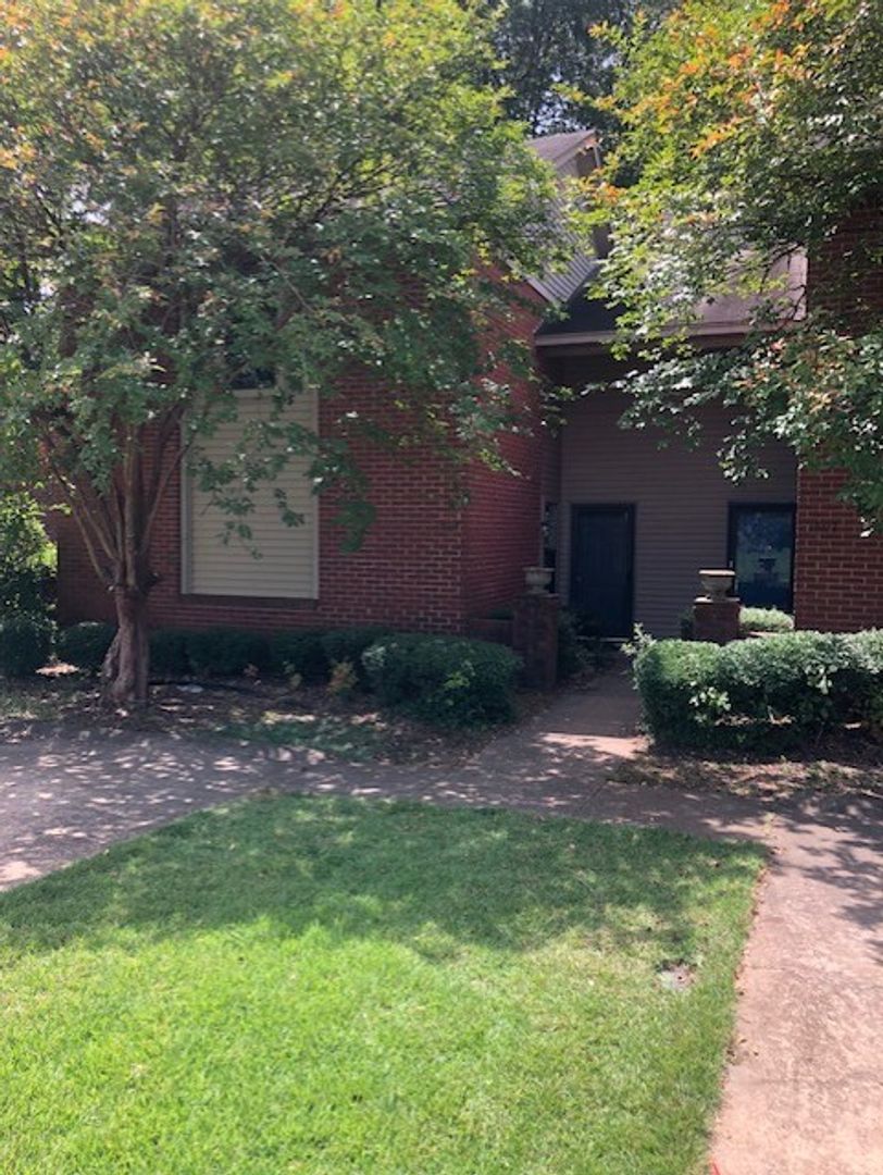 Tupelo House: 1805 Holmes St