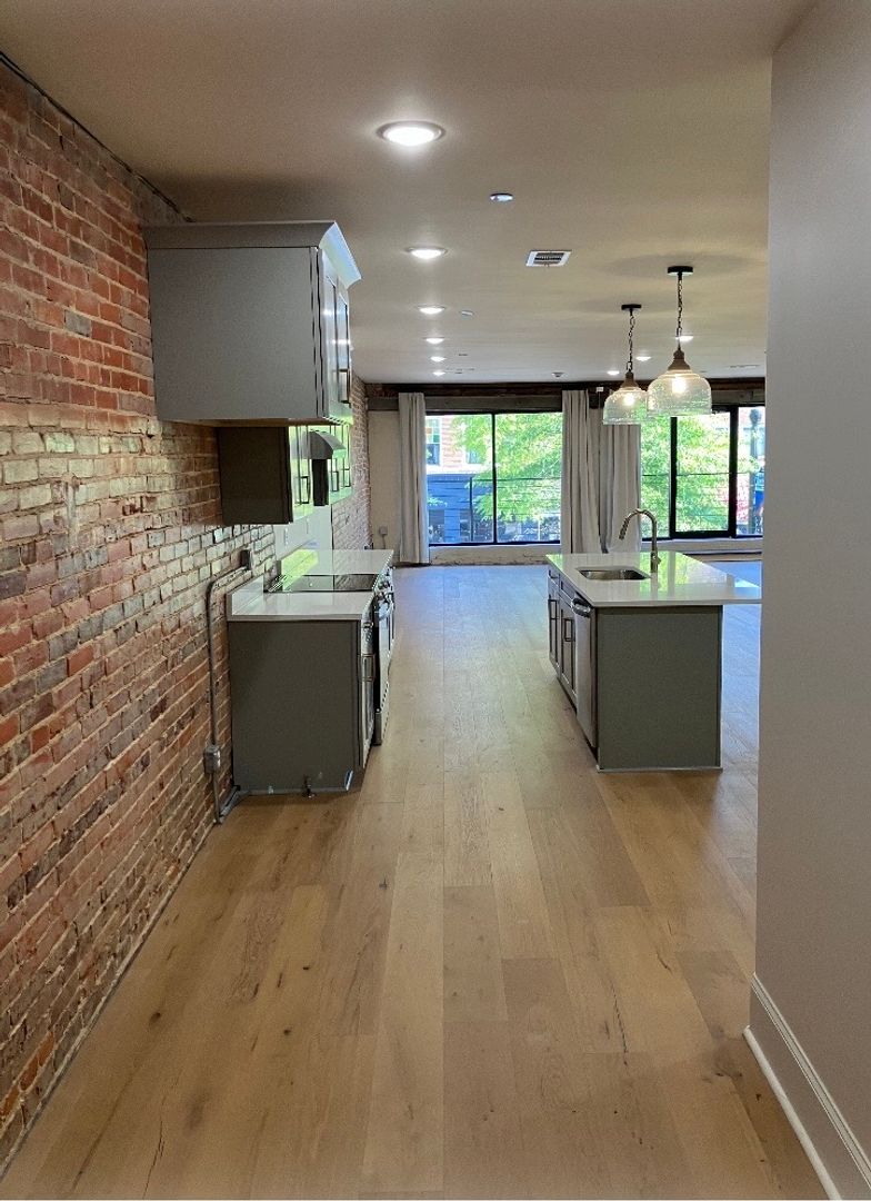 Tupelo House: 213 W Main St. Apt# 4