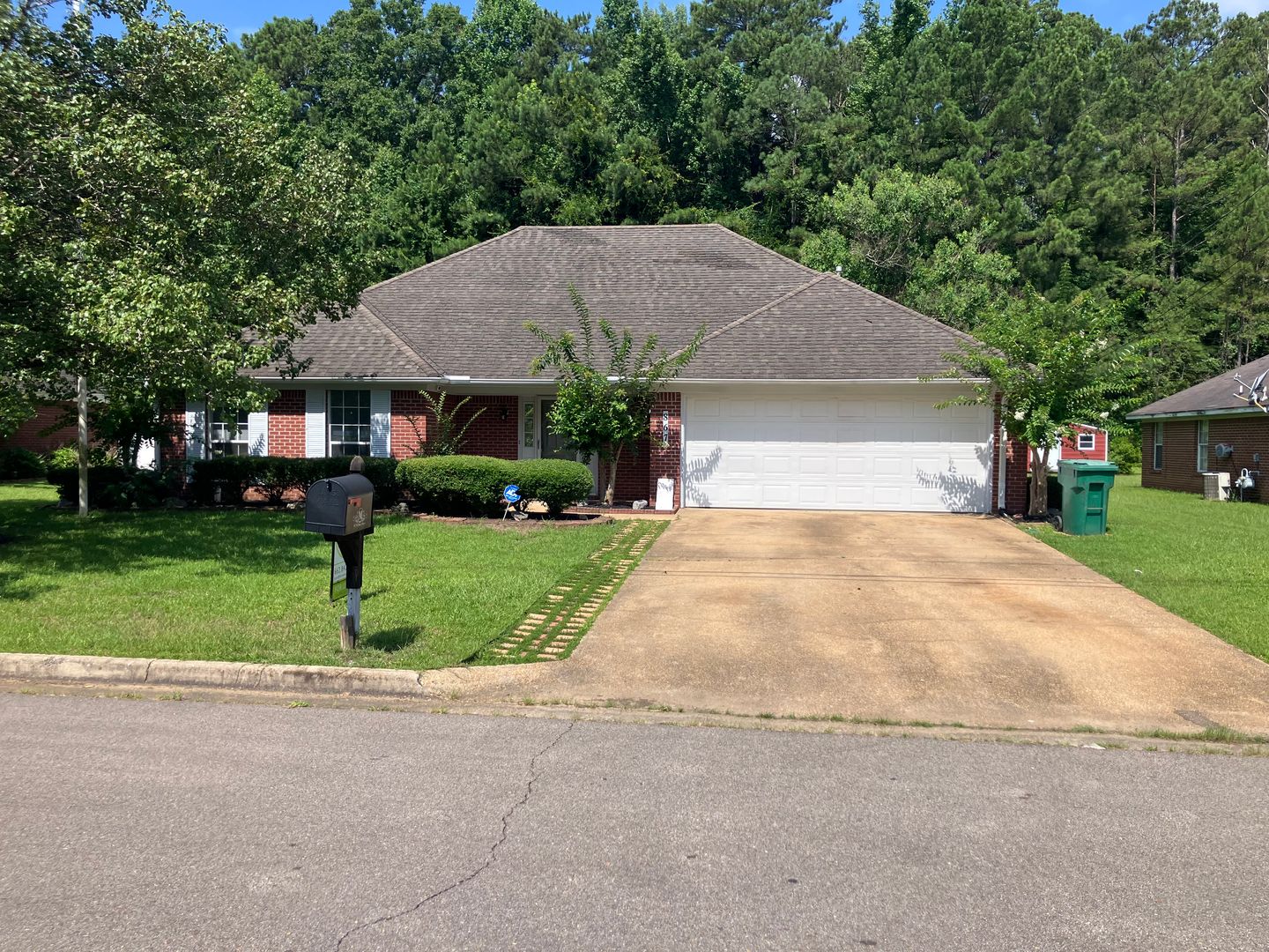 Tupelo House: 867 McNeece St