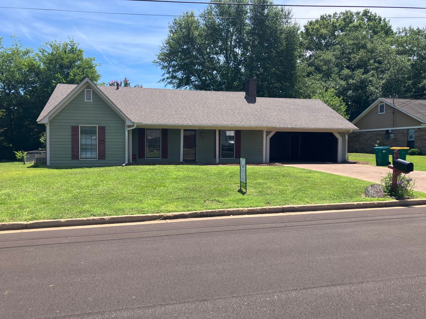 Tupelo House: 916 Elderberry St