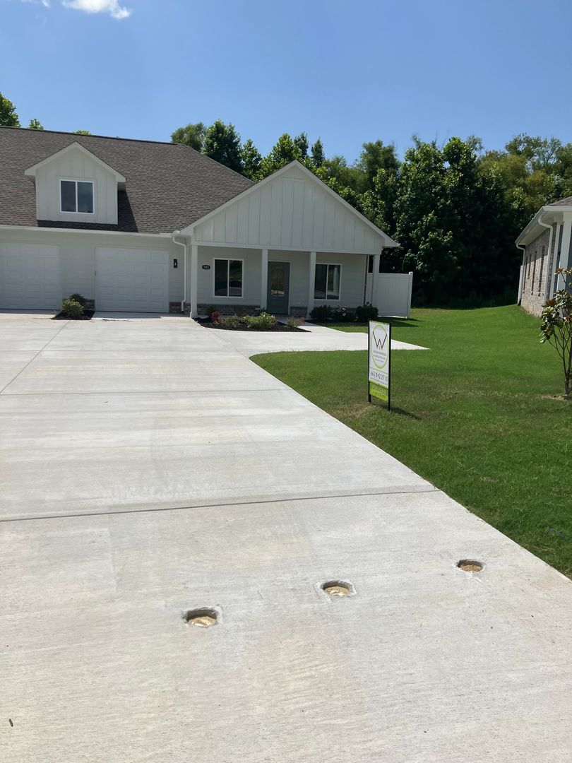 Saltillo House: 183 Willowbrook Dr