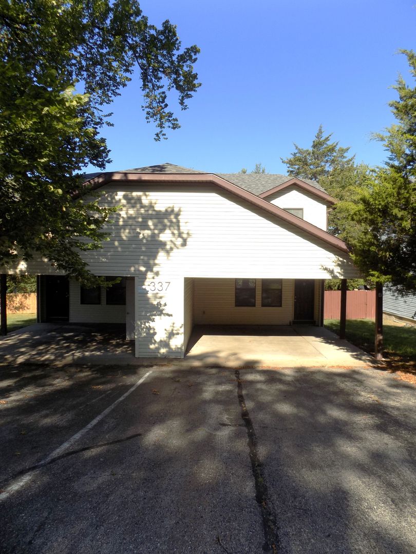 Hollister Apartment: 337 Hawthorne