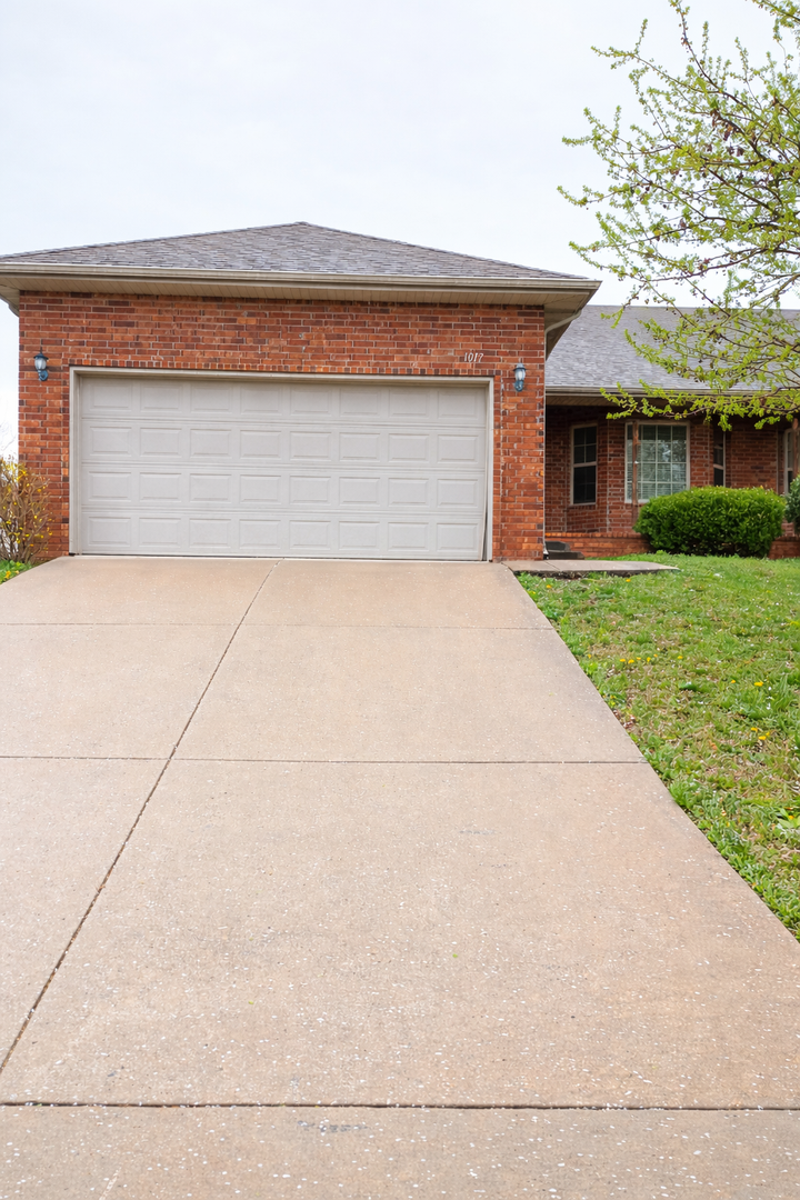 Ozark House: 1017 N 26th St