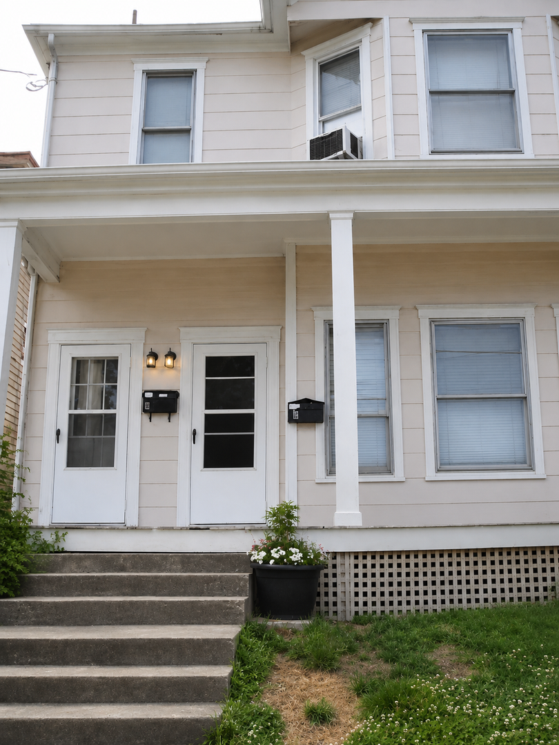 Marietta Apartment: 205 1/2 Montgomery