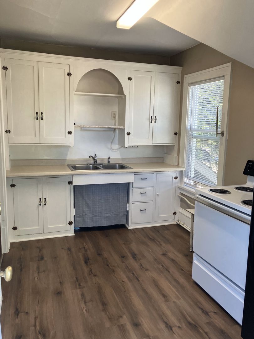 Willmar Apartment: 1016 Litchfield Ave SW