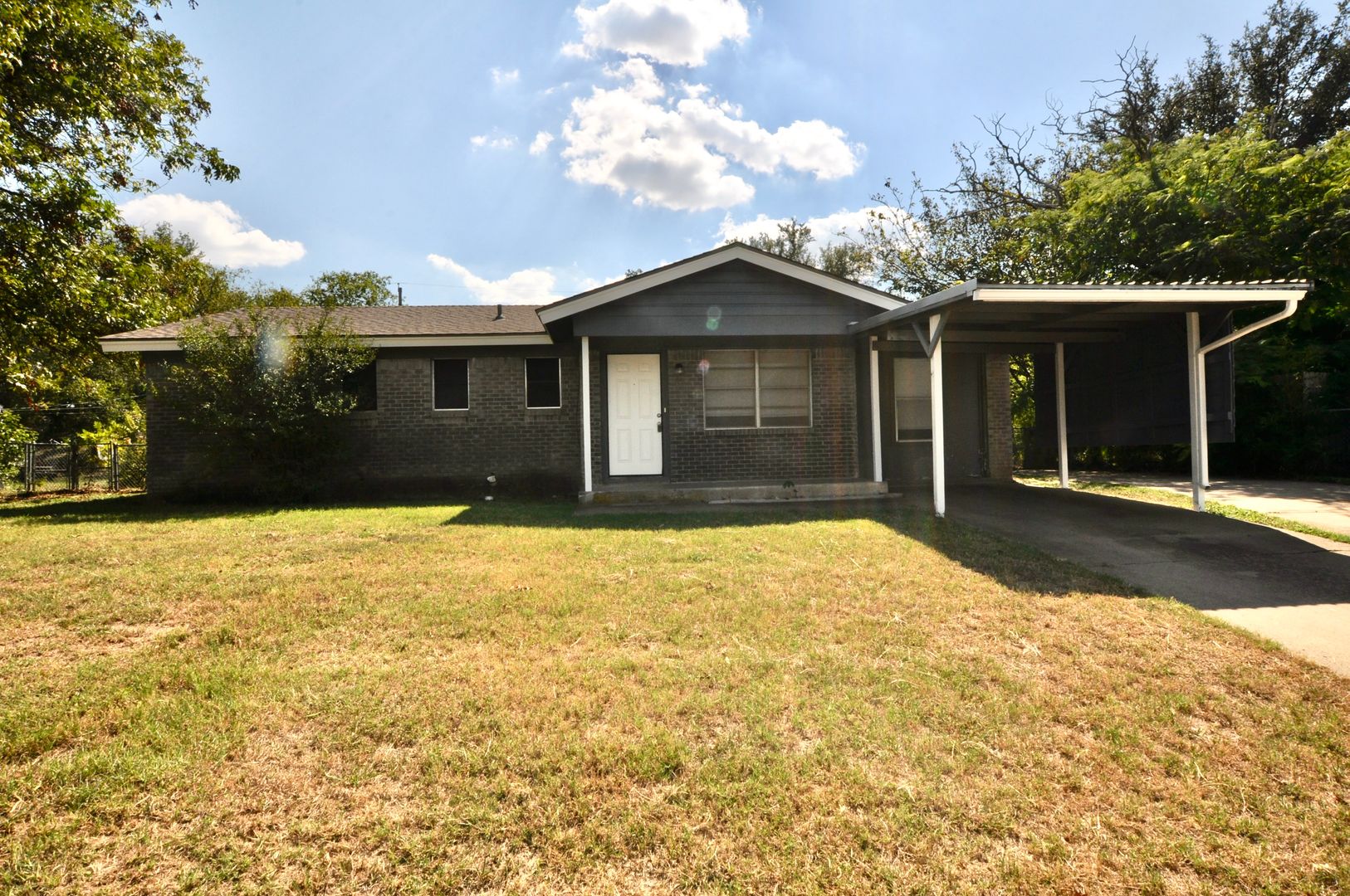 Weatherford House: 1315 W. Ball