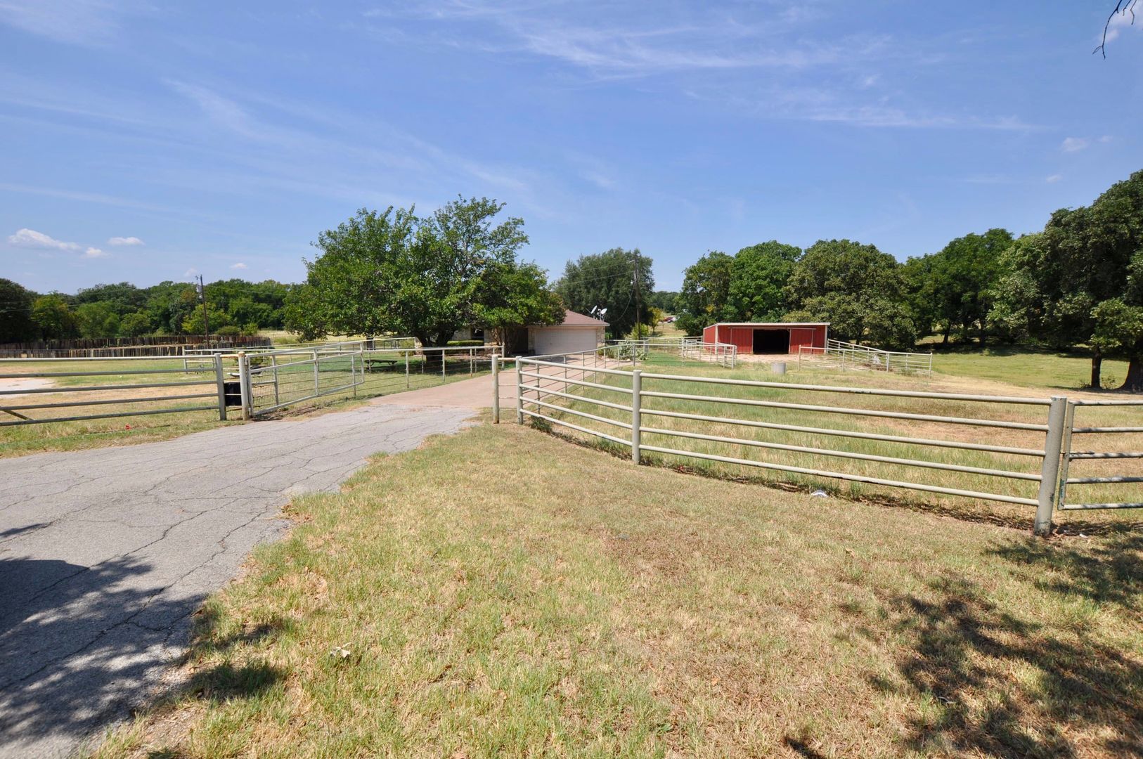 Weatherford House: 6212 Granbury Hwy