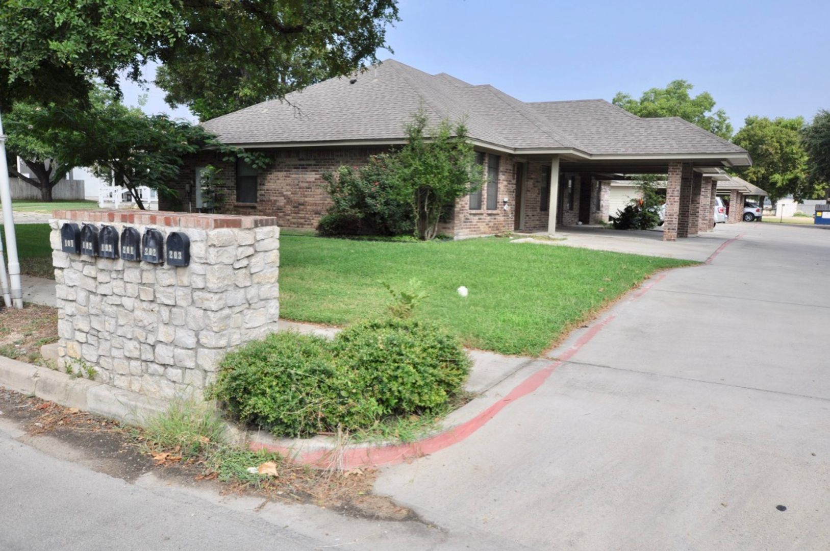 Stephenville House: 663 W Tarleton St